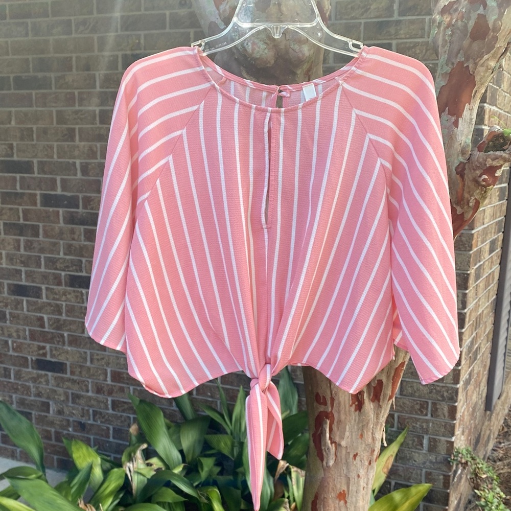 Women’s peppermint 🎪Pink Striped Tie-Front Top